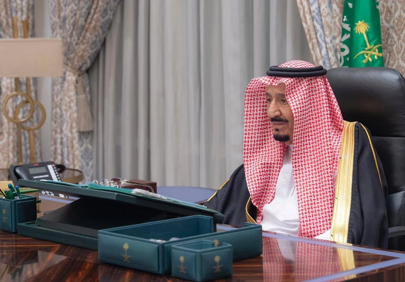 سيدي خادم الحرمين الشريفين يرأس جلسة مجلس الوزراء عبر الاتصال المرئي - صورة 4