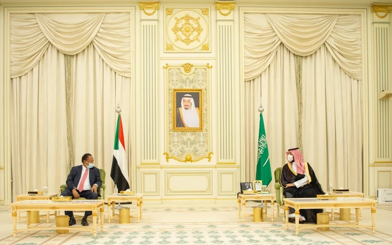 سمو سيدي ولي العهد يجتمع مع دولة رئيس الوزراء السوداني - صورة 4
