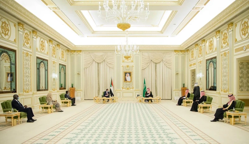 سمو سيدي ولي العهد يجتمع مع دولة رئيس الوزراء السوداني - صورة 6
