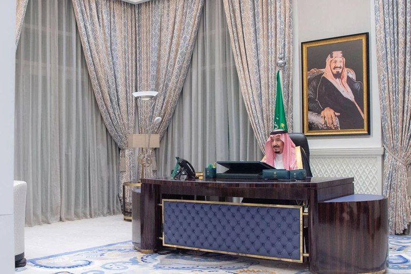 سيدي خادم الحرمين الشريفين يرأس جلسة مجلس الوزراء عبر الاتصال المرئي - صورة 2