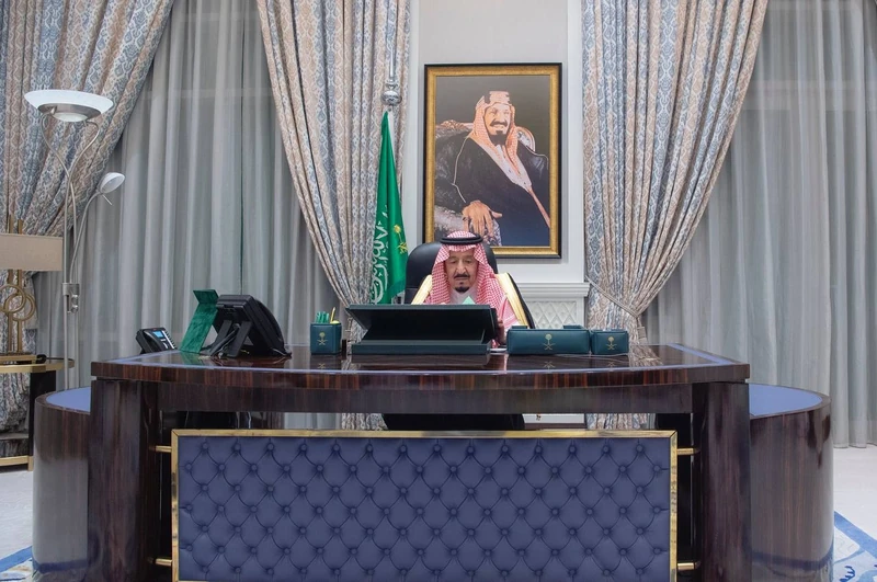 سيدي خادم الحرمين الشريفين يرأس جلسة مجلس الوزراء عبر الاتصال المرئي - صورة 3