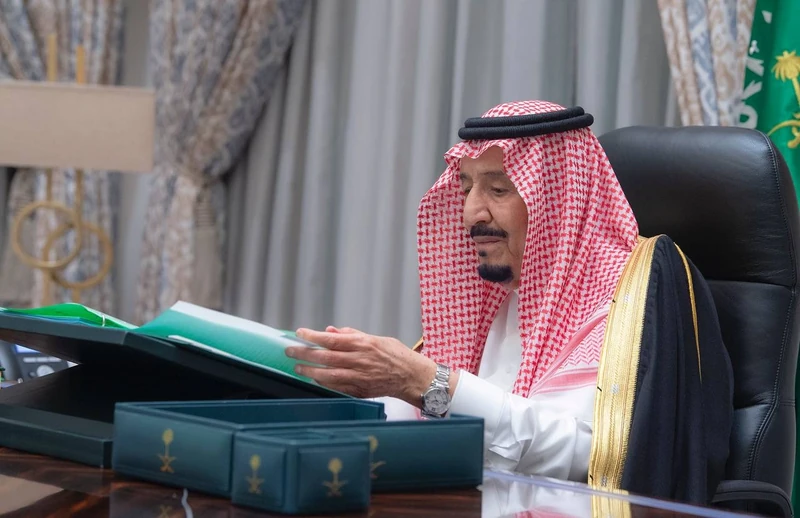 سيدي خادم الحرمين الشريفين يرأس جلسة مجلس الوزراء عبر الاتصال المرئي - صورة 4