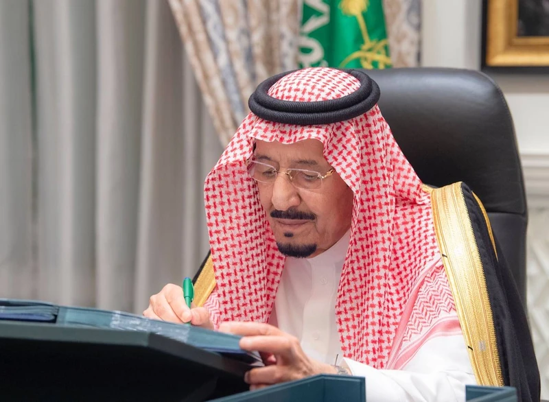 سيدي خادم الحرمين الشريفين يرأس جلسة مجلس الوزراء عبر الاتصال المرئي - صورة 5