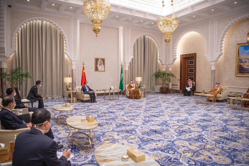سمو سيدي ولي العهد يجتمع مع وزير خارجية الصين - صورة 2