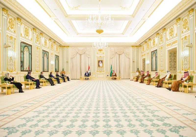 سمو سيدي ولي العهد يستقبل رئيس وزراء العراق في الديوان الملكي - صورة 5