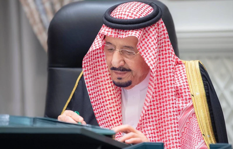 سيدي خادم الحرمين الشريفين يرأس جلسة مجلس الوزراء عبر الاتصال المرئي - صورة 2