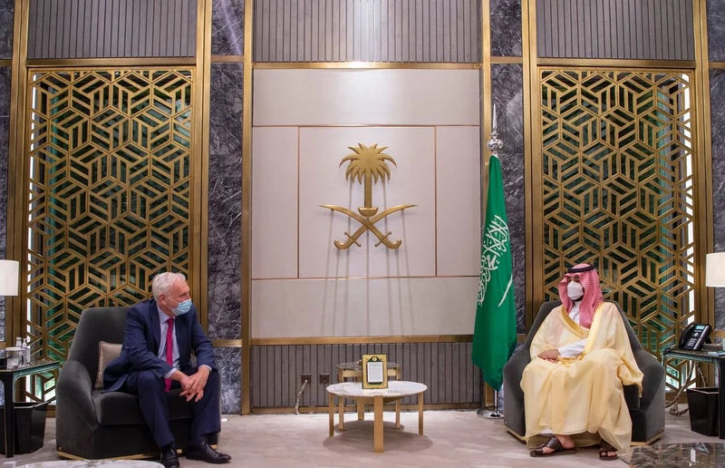 سمو سيدي ولي العهد يلتقي مبعوث رئيس وزراء بريطانيا - صورة 2