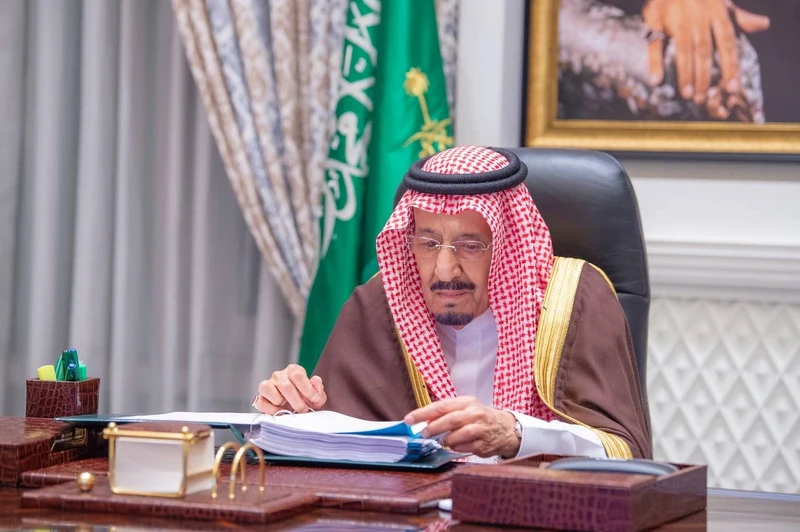 سيدي خادم الحرمين الشريفين يرأس اجتماع مجلس إدارة دارة الملك عبدالعزيز - صورة 2