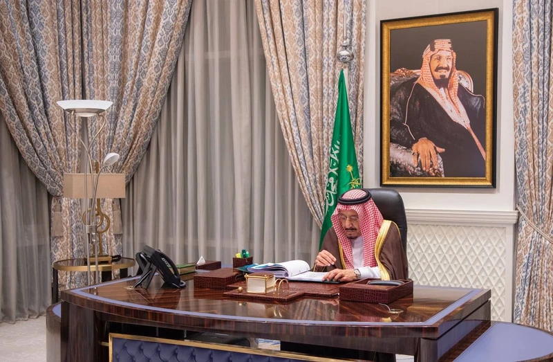 سيدي خادم الحرمين الشريفين يرأس اجتماع مجلس إدارة دارة الملك عبدالعزيز - صورة 3