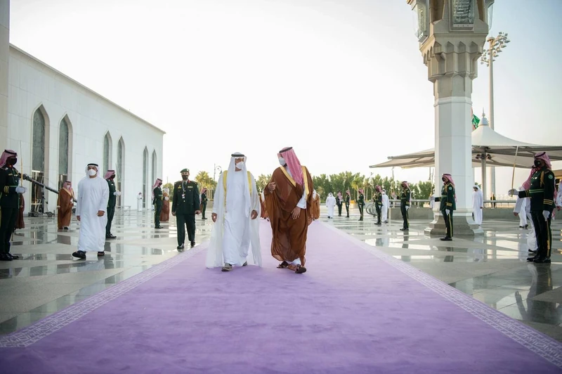 سمو سيدي ولي العهد يستقبل سمو ولي عهد أبو ظبي الشيخ محمد بن زايد - صورة 5