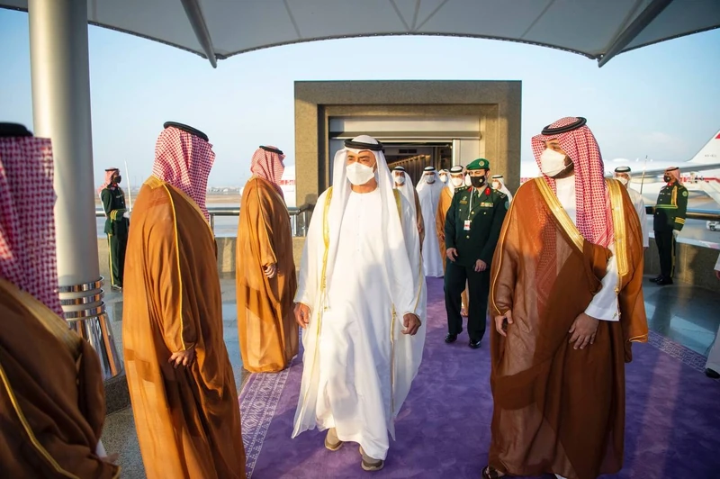 سمو سيدي ولي العهد يستقبل سمو ولي عهد أبو ظبي الشيخ محمد بن زايد - صورة 6