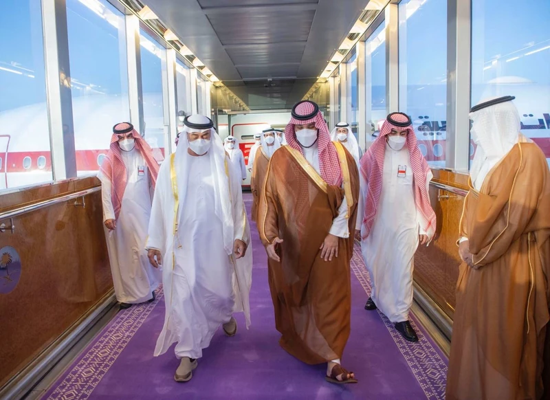 سمو سيدي ولي العهد يستقبل سمو ولي عهد أبو ظبي الشيخ محمد بن زايد - صورة 7