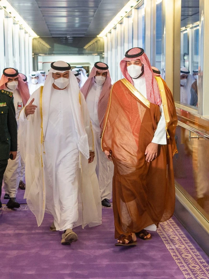سمو سيدي ولي العهد يستقبل سمو ولي عهد أبو ظبي الشيخ محمد بن زايد - صورة 9