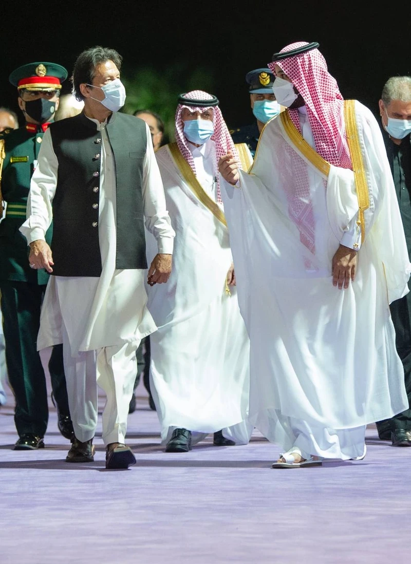 سمو سيدي ولي العهد يستقبل دولة رئيس وزراء باكستان في المملكة - صورة 6