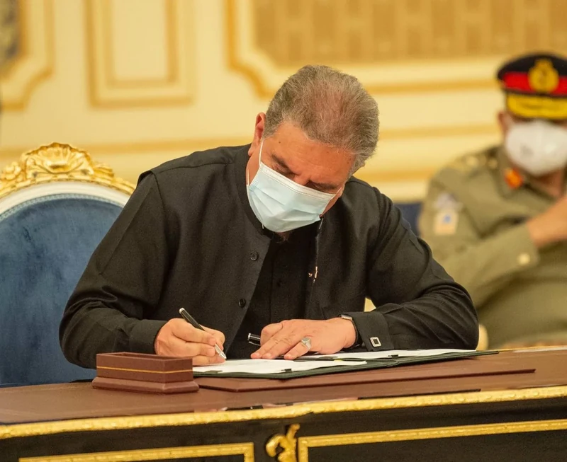 سمو سيدي ولي العهد يستقبل دولة رئيس وزراء باكستان في المملكة - صورة 17