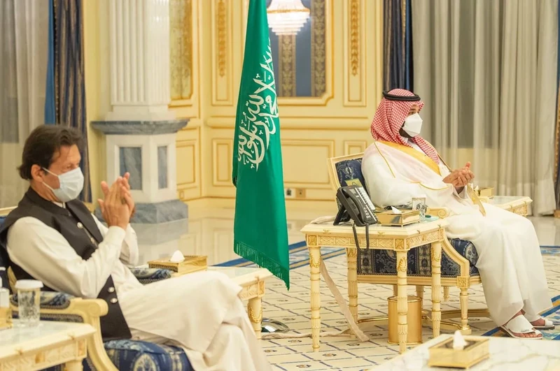 سمو سيدي ولي العهد يستقبل دولة رئيس وزراء باكستان في المملكة - صورة 19