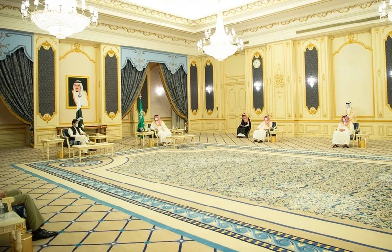 سمو سيدي ولي العهد يستقبل دولة رئيس وزراء باكستان في المملكة - صورة 23