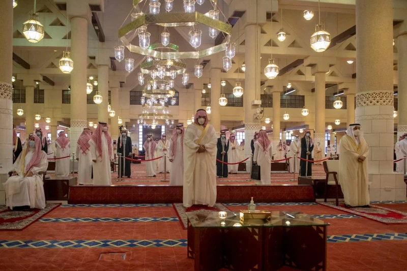 سمو سيدي ولي العهد يؤدي صلاة عيد الفطر المبارك في الرياض - صورة 3