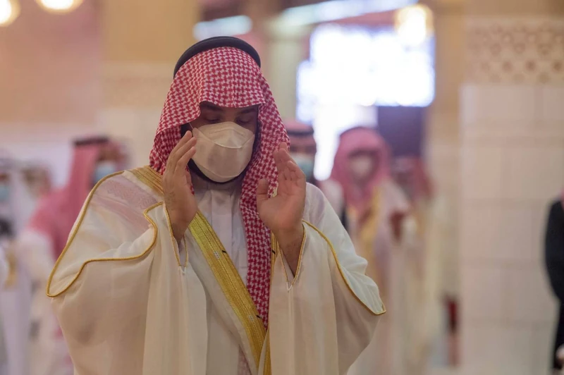 سمو سيدي ولي العهد يؤدي صلاة عيد الفطر المبارك في الرياض - صورة 4