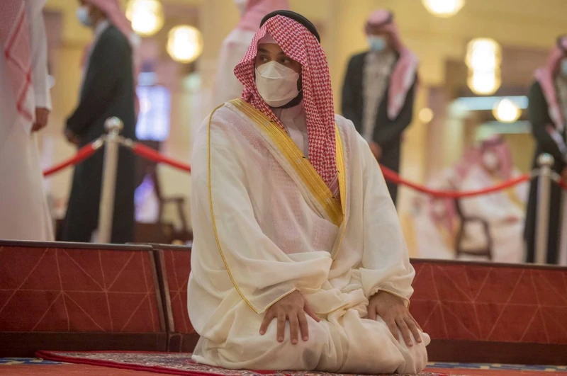 سمو سيدي ولي العهد يؤدي صلاة عيد الفطر المبارك في الرياض - صورة 6