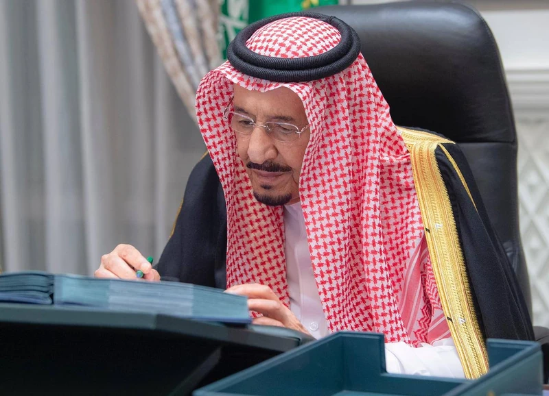 سيدي خادم الحرمين الشريفين يرأس جلسة مجلس الوزراء عبر الاتصال المرئي - صورة 3