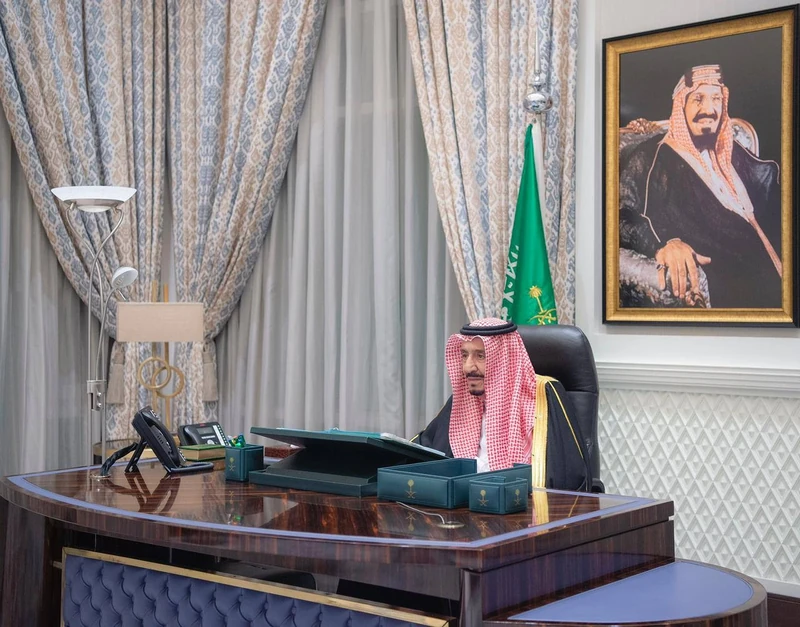 سيدي خادم الحرمين الشريفين يرأس جلسة مجلس الوزراء عبر الاتصال المرئي - صورة 4