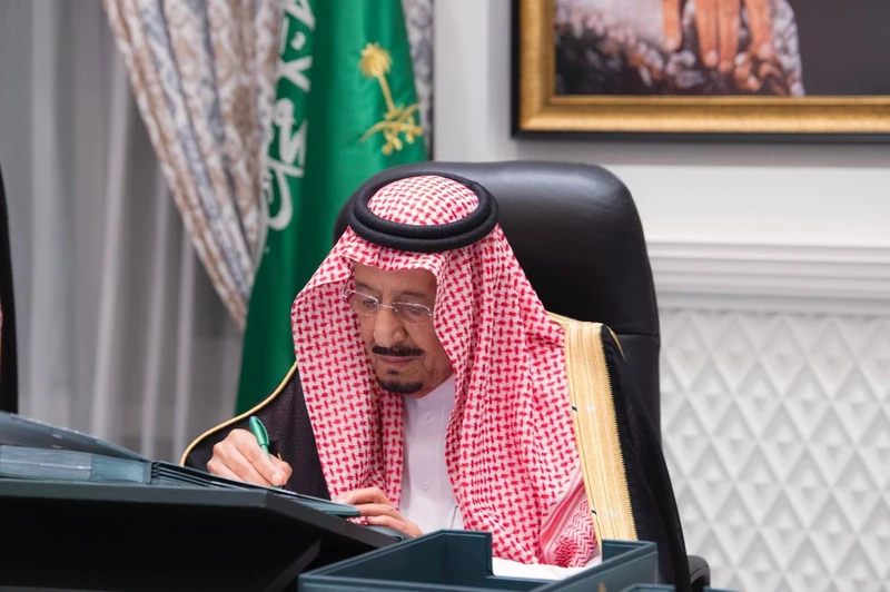 سيدي خادم الحرمين الشريفين يرأس جلسة مجلس الوزراء عبر الاتصال المرئي - صورة 2