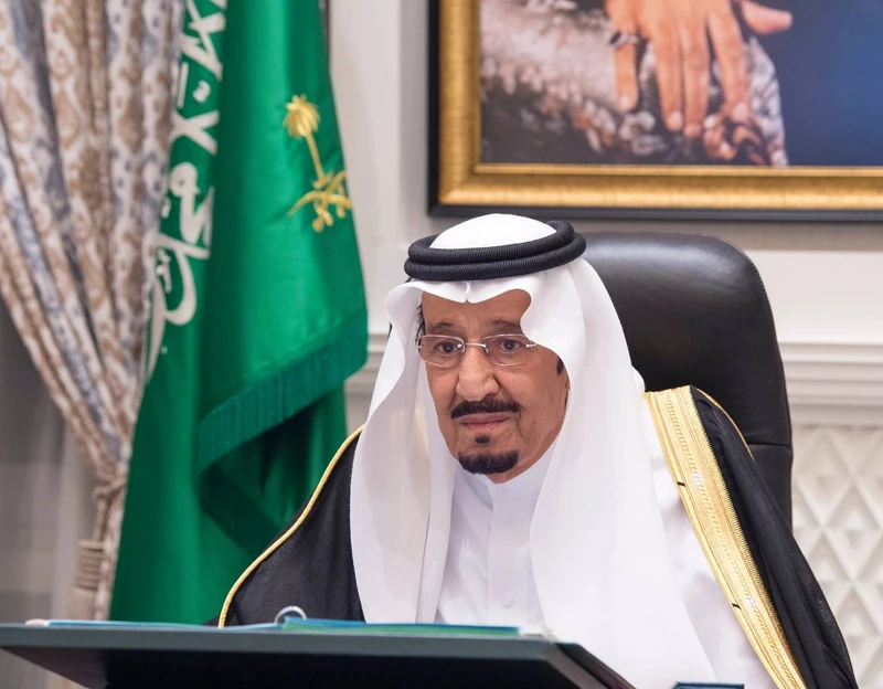 سيدي خادم الحرمين الشريفين يرأس جلسة مجلس الوزراء عبر الاتصال المرئي - صورة 2
