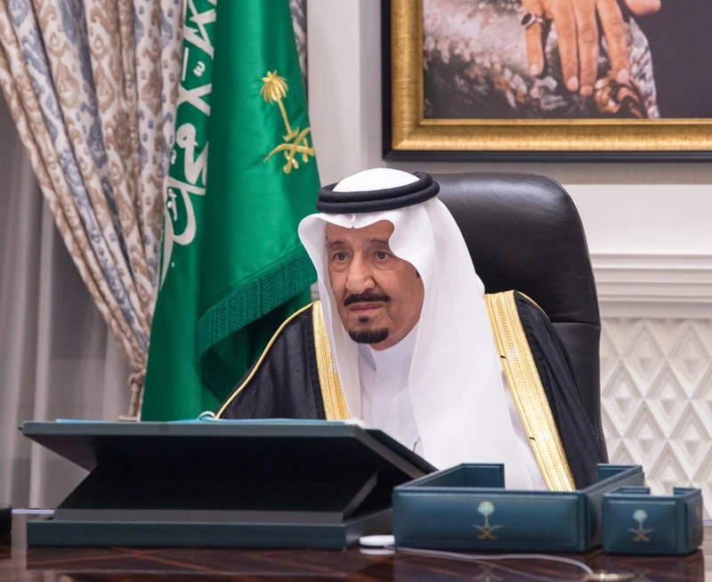 سيدي خادم الحرمين الشريفين يرأس جلسة مجلس الوزراء عبر الاتصال المرئي - صورة 3