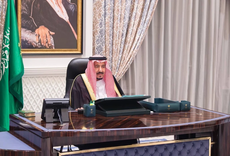 سيدي خادم الحرمين الشريفين يرأس جلسة مجلس الوزراء عبر الاتصال المرئي - صورة 3