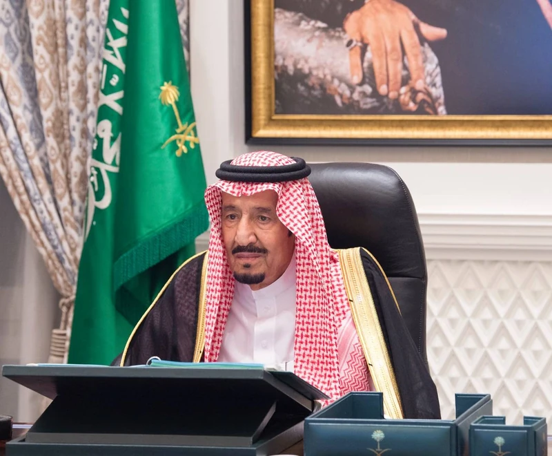 سيدي خادم الحرمين الشريفين يرأس جلسة مجلس الوزراء عبر الاتصال المرئي - صورة 4