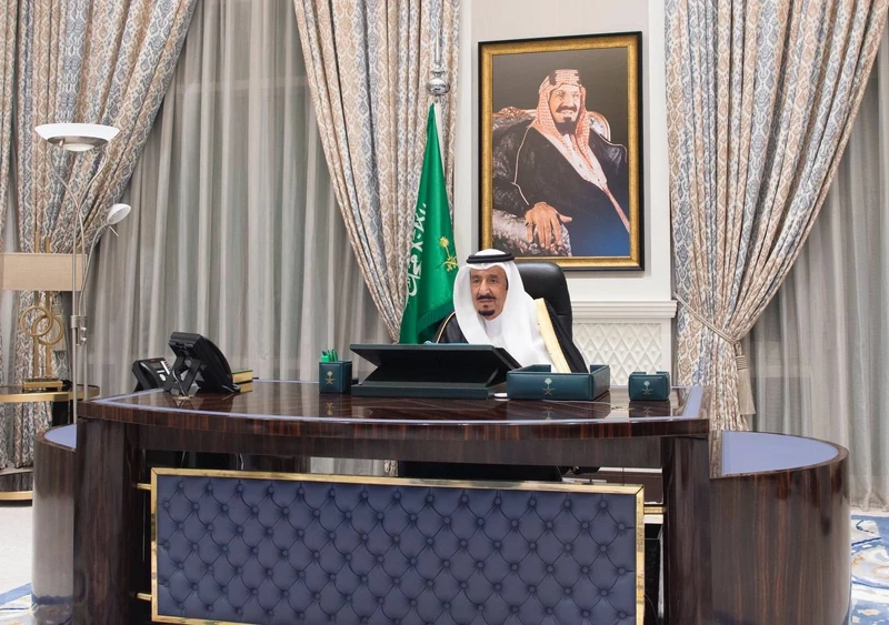 سيدي خادم الحرمين الشريفين يرأس جلسة مجلس الوزراء عبر الاتصال المرئي - صورة 3