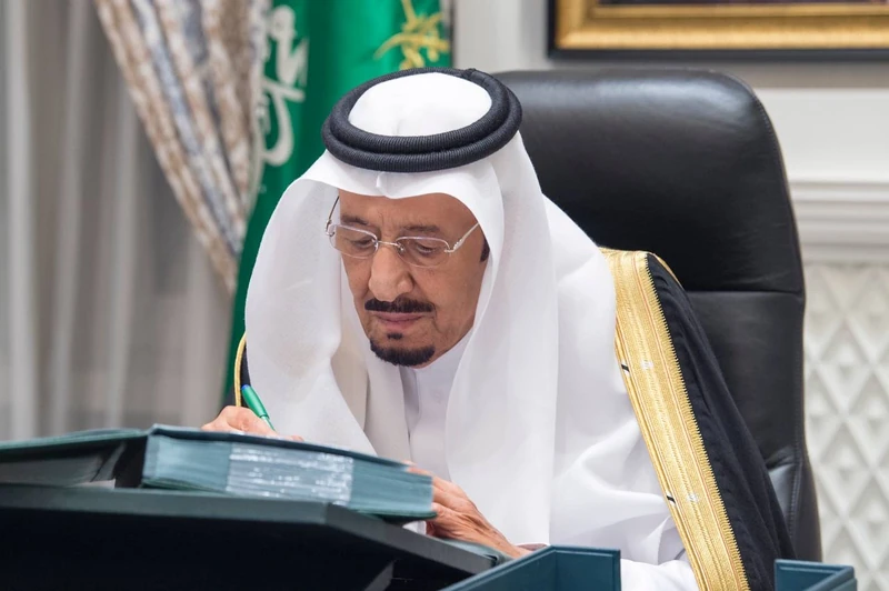 سيدي خادم الحرمين الشريفين يرأس جلسة مجلس الوزراء عبر الاتصال المرئي - صورة 4