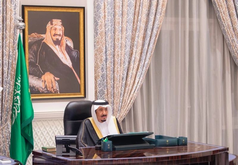 سيدي خادم الحرمين الشريفين يرأس جلسة مجلس الوزراء عبر الاتصال المرئي - صورة 2