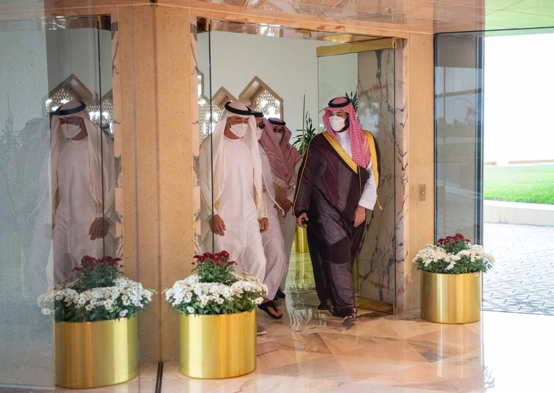 سمو سيدي ولي العهد يستقبل سمو ولي عهد أبوظبي الشيخ محمد بن زايد في الرياض - صورة 3