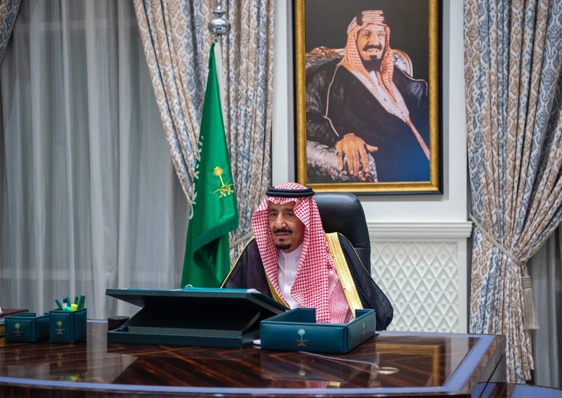 سيدي خادم الحرمين الشريفين يرأس جلسة مجلس الوزراء عبر الاتصال المرئي - صورة 4