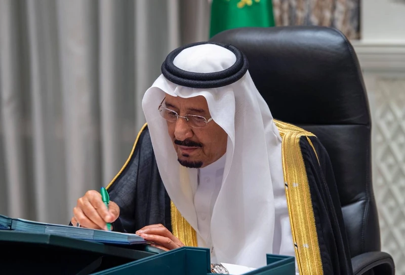 سيدي خادم الحرمين الشريفين يرأس جلسة مجلس الوزراء عبر الاتصال المرئي - صورة 3