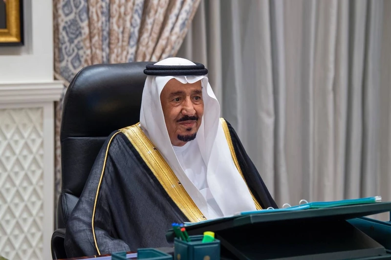 سيدي خادم الحرمين الشريفين يرأس جلسة مجلس الوزراء عبر الاتصال المرئي - صورة 4