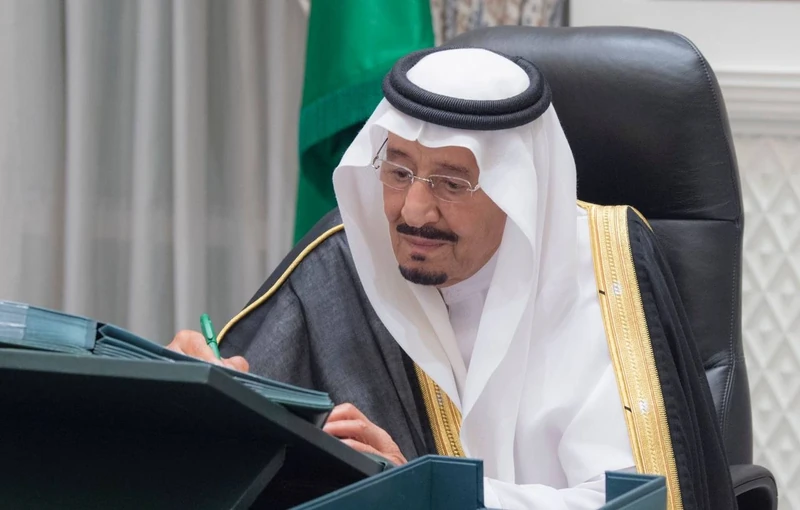 سيدي خادم الحرمين الشريفين يرأس جلسة مجلس الوزراء عبر الاتصال المرئي - صورة 2