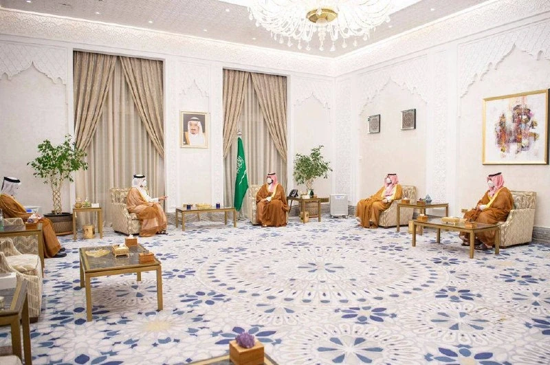 سمو سيدي ولي العهد يستقبل وزير الخارجية القطري ويتسلم رسالة من أمير قطر - صورة 2