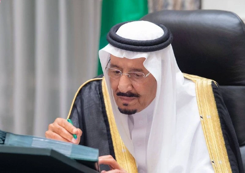 سيدي خادم الحرمين الشريفين يرأس جلسة مجلس الوزراء عبر الاتصال المرئي - صورة 2