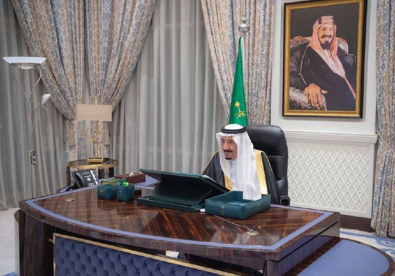 سيدي خادم الحرمين الشريفين يرأس جلسة مجلس الوزراء عبر الاتصال المرئي - صورة 4