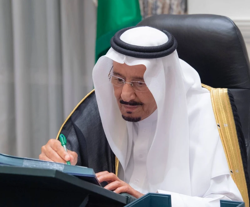 سيدي خادم الحرمين الشريفين يرأس جلسة مجلس الوزراء عبر الاتصال المرئي - صورة 2
