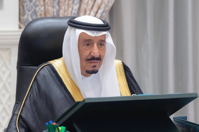 سيدي خادم الحرمين الشريفين يرأس جلسة مجلس الوزراء عبر الاتصال المرئي - صورة 2
