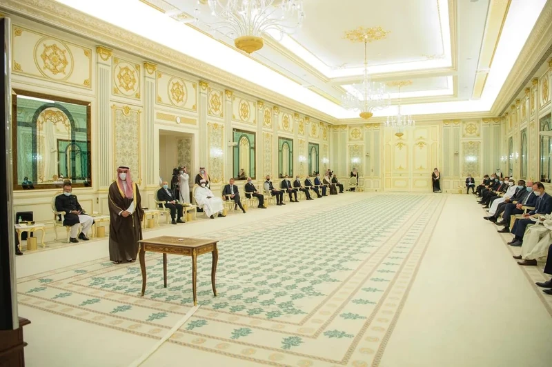سفراء دول شقيقة وصديقة يقدمون أوراق اعتمادهم أمام سيدي خادم الحرمين الشريفين - صورة 11