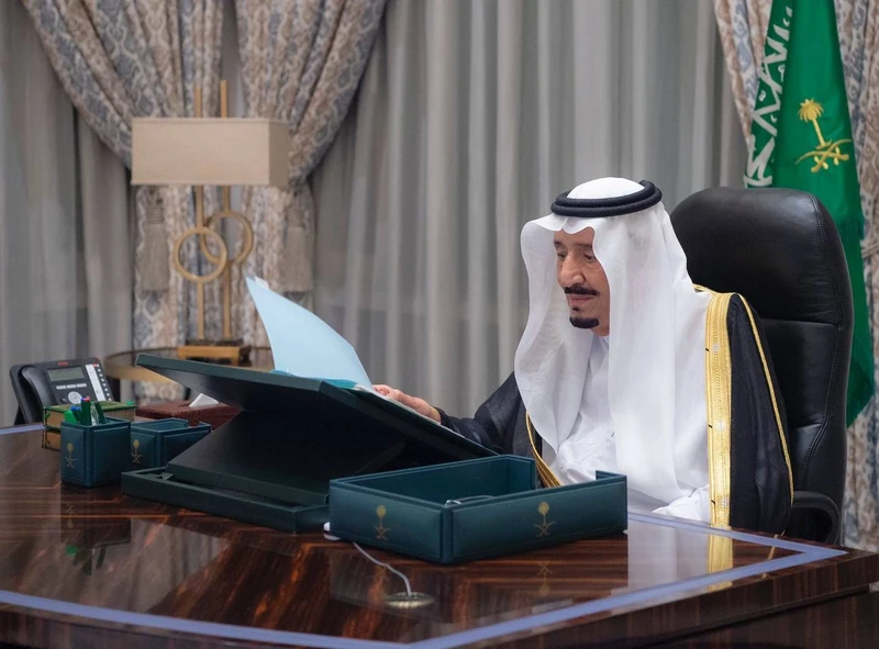 سيدي خادم الحرمين الشريفين يرأس جلسة مجلس الوزراء عبر الاتصال المرئي - صورة 2