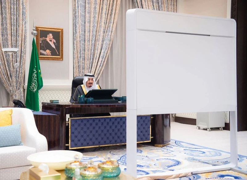 سيدي خادم الحرمين الشريفين يرأس جلسة مجلس الوزراء عبر الاتصال المرئي - صورة 4