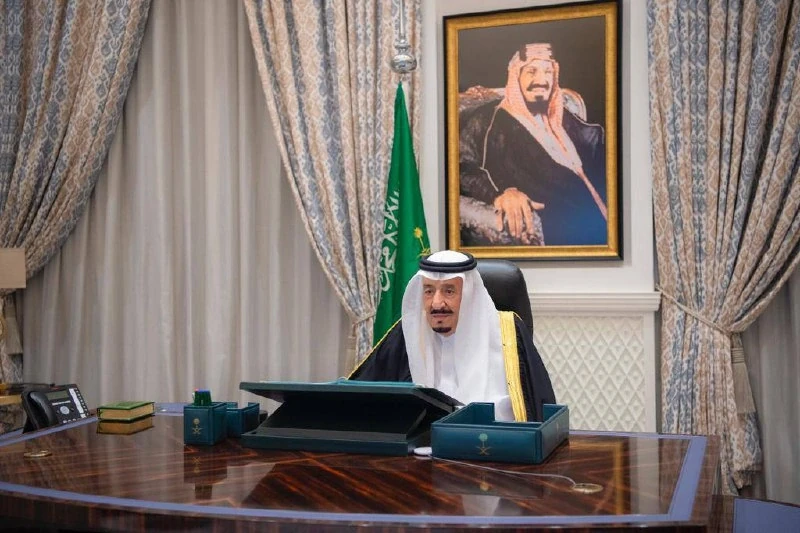 سيدي خادم الحرمين الشريفين يرأس جلسة مجلس الوزراء - صورة 2