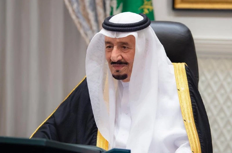 سيدي خادم الحرمين الشريفين يرأس جلسة مجلس الوزراء - صورة 3