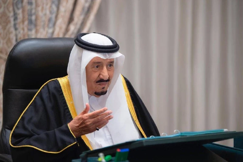 سيدي خادم الحرمين الشريفين يرأس جلسة مجلس الوزراء - صورة 4